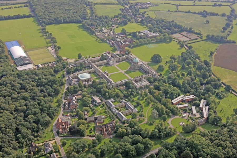 900 Haileybury College around campus